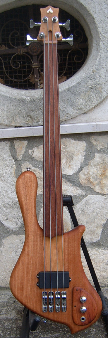 Fretless bass